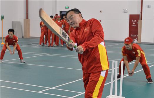 _DSC5041沪上院校师生也在场地上练习板球。